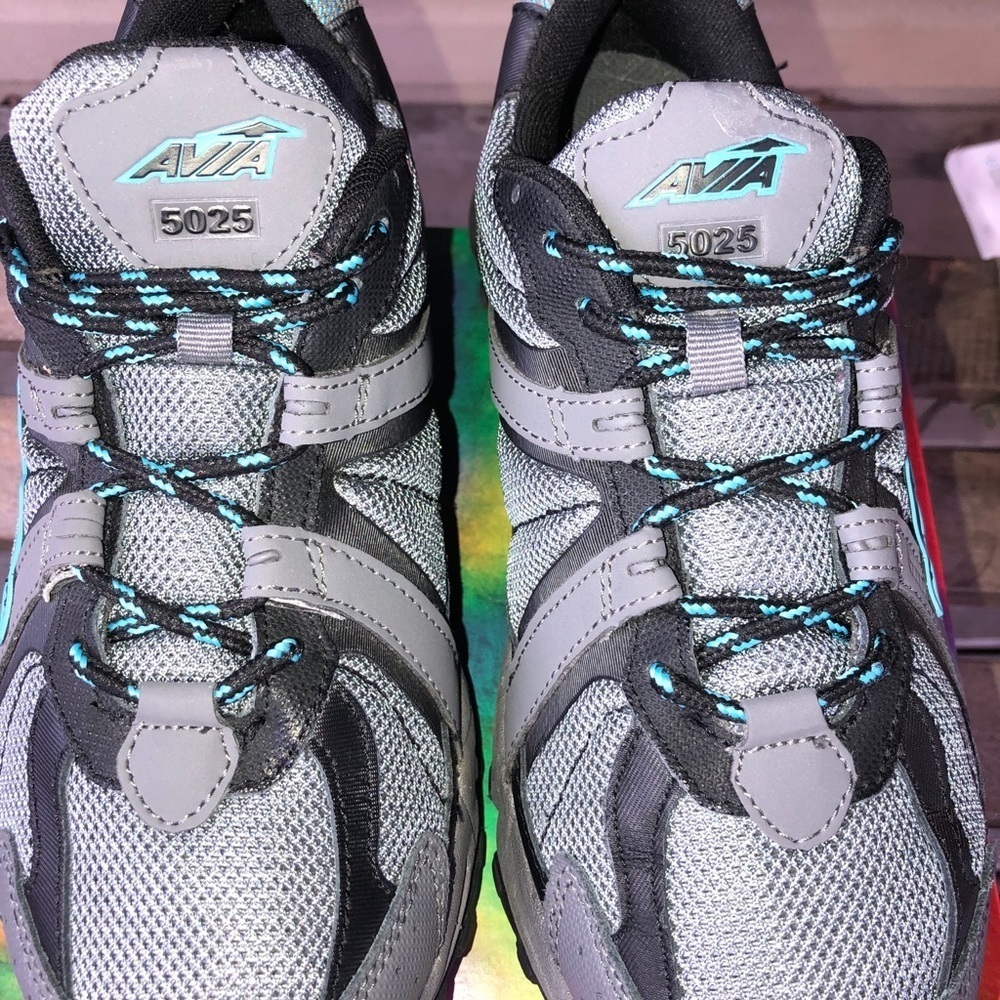 Avía women’s athletic shoes